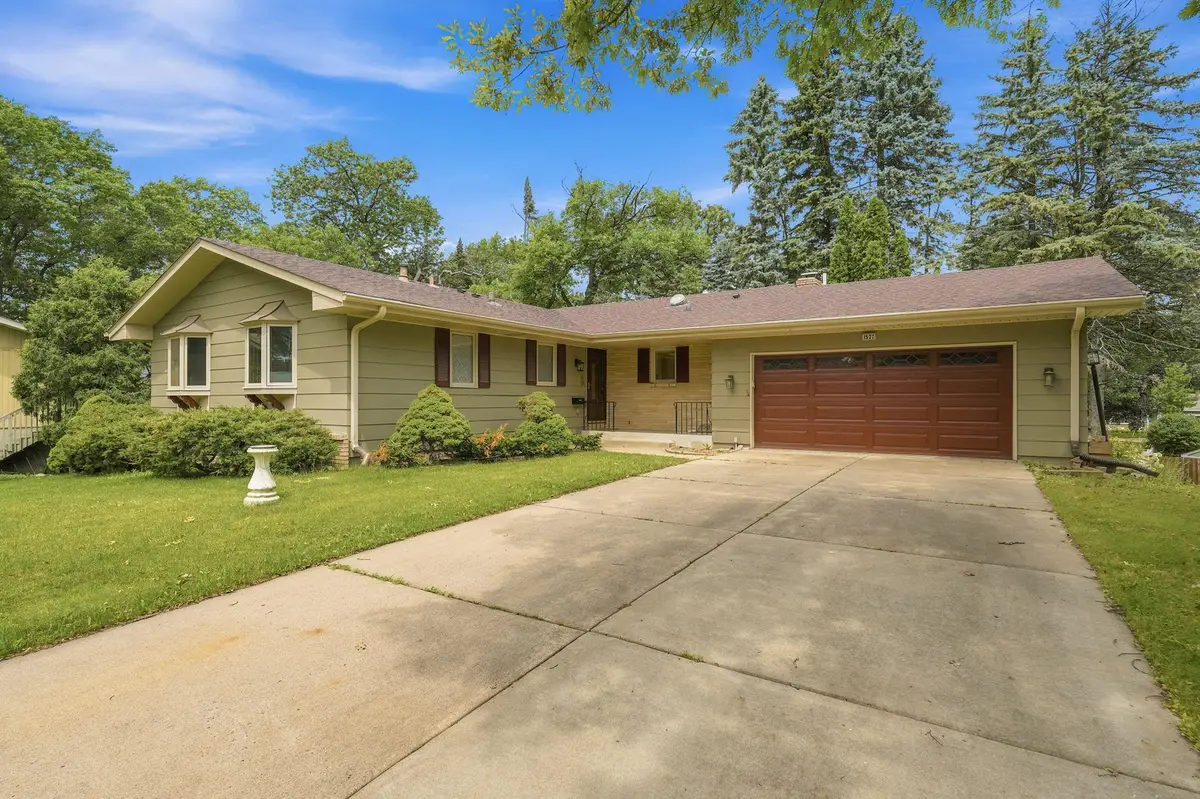 1527 E Windemere Circle Ne, Fridley, MN 55421 - #1