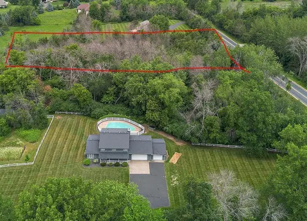 806 Kelly Road, Hudson, WI 54016