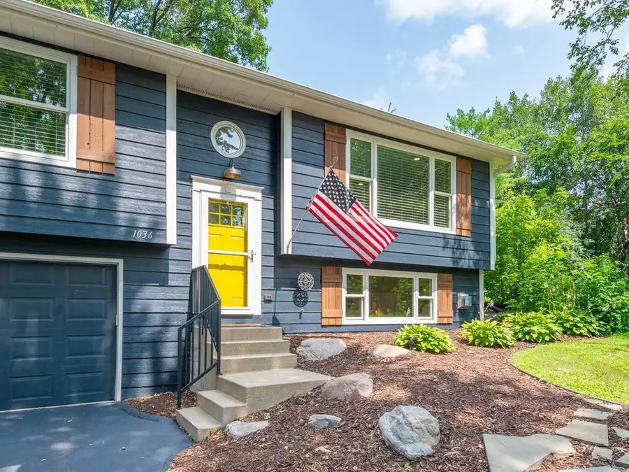 1036 Sunny Ridge Drive, Carver, MN 55315 - #3