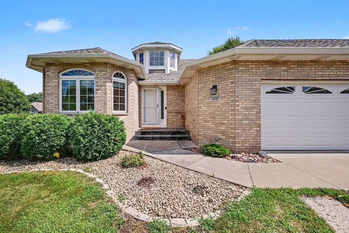 3028 Highpointe Curve, Roseville, MN 55113 - #1