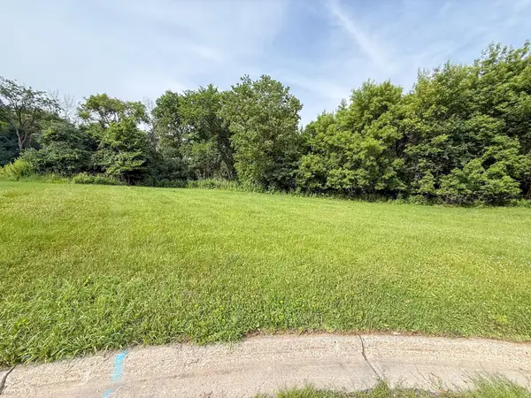 1218L Southview Drive, Faribault, MN 55021
