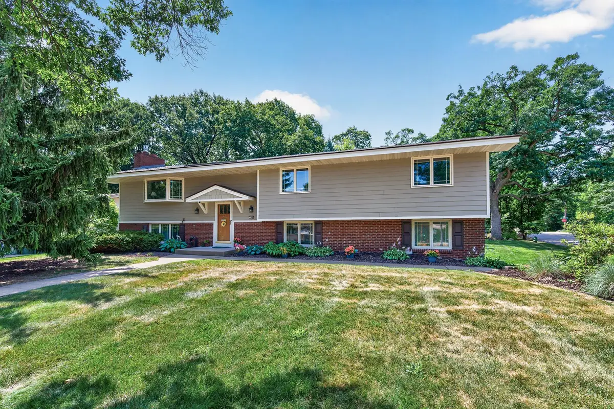 2200 Chalet Drive Ne, Columbia Heights, MN 55421 - #1