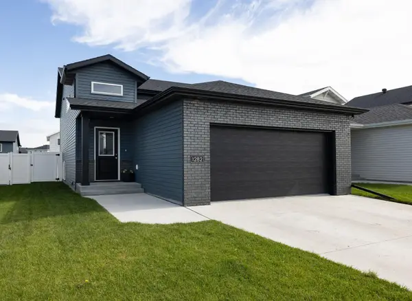 1282 Rachel Drive W, West Fargo, ND 58078