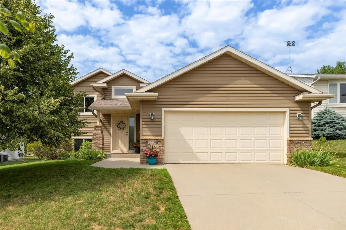 5451 Castleview Drive Nw, Rochester, MN 55901 - #1