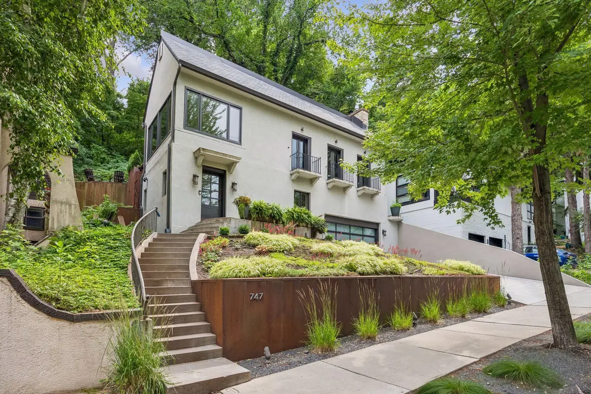 747 Kenwood Parkway, Minneapolis, MN 55403 - #1