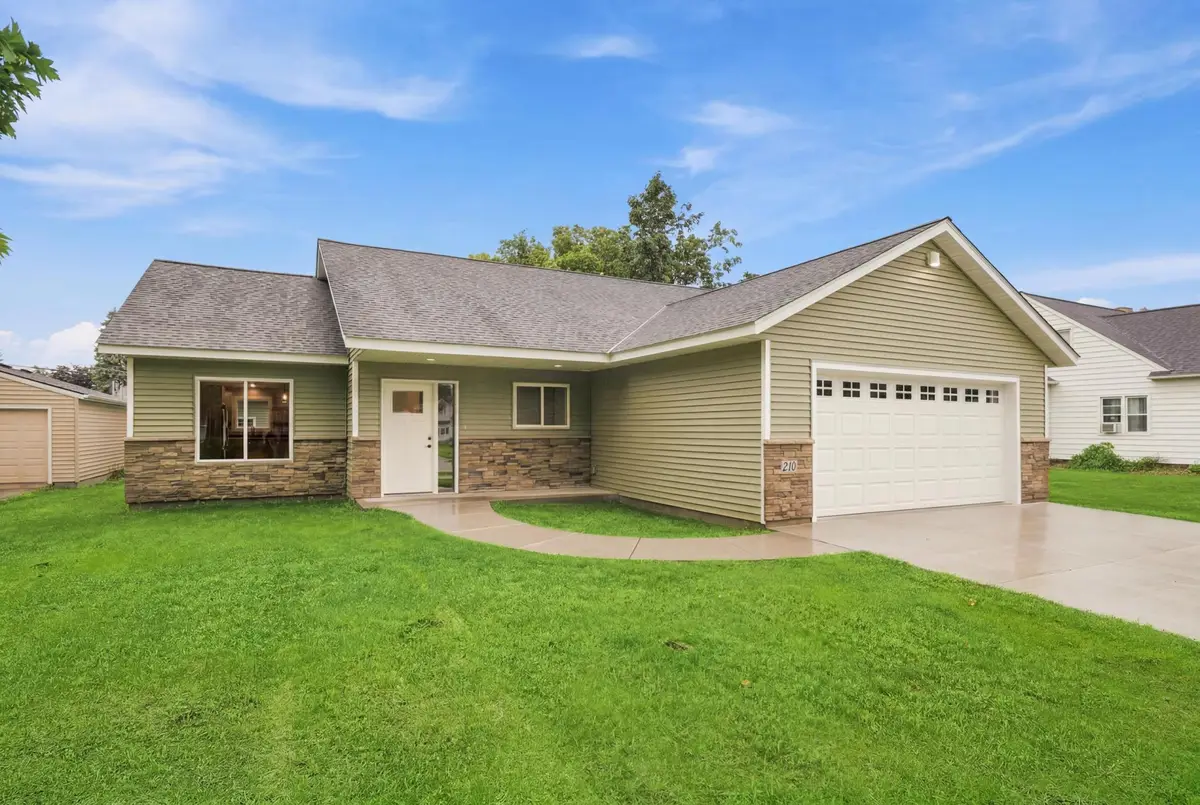 210 S Chestnut Street, Belle Plaine, MN 56011 - #1