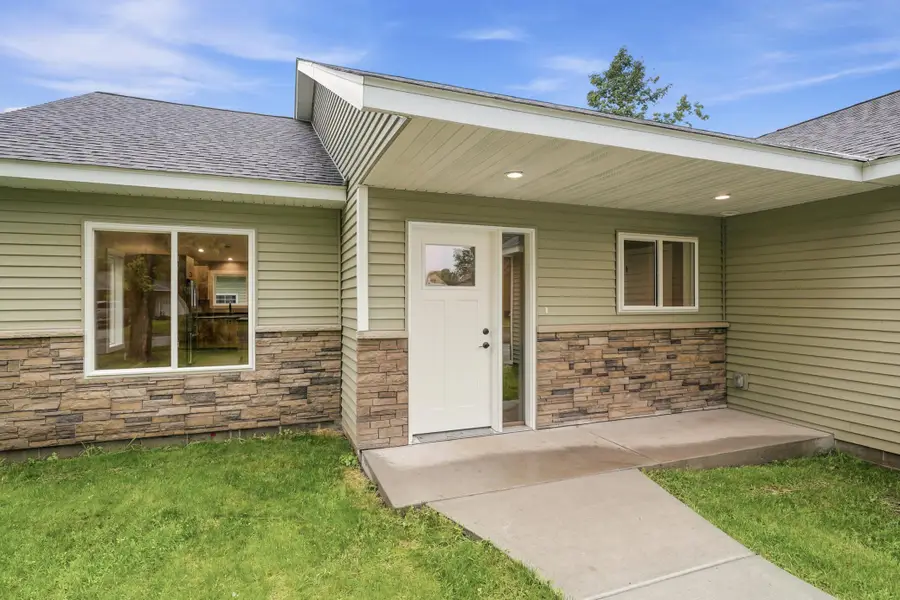 210 S Chestnut Street, Belle Plaine, MN 56011 - #2