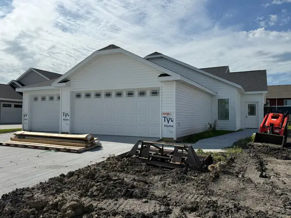 511 Westview Lane E, West Fargo, ND 58078