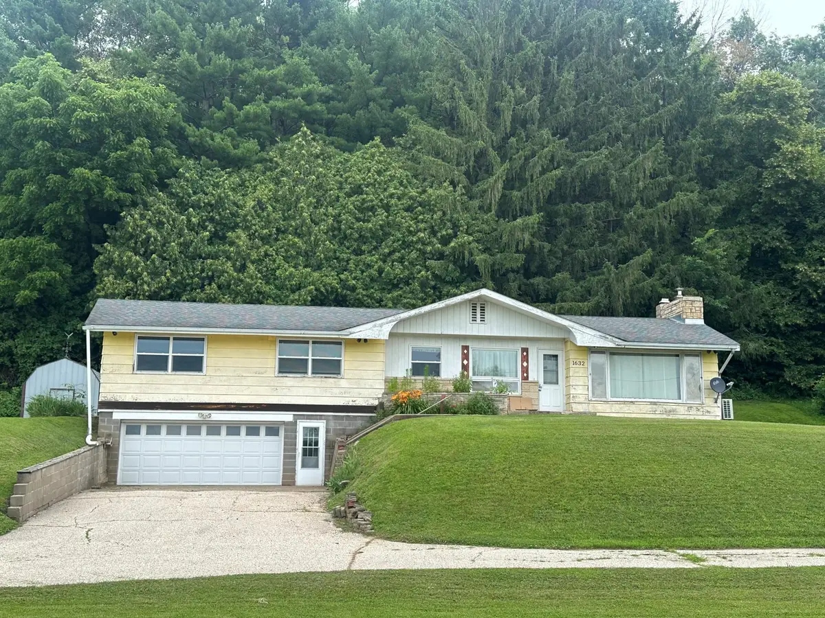 S1632 State Road 35, Alma, WI 54610 - #1