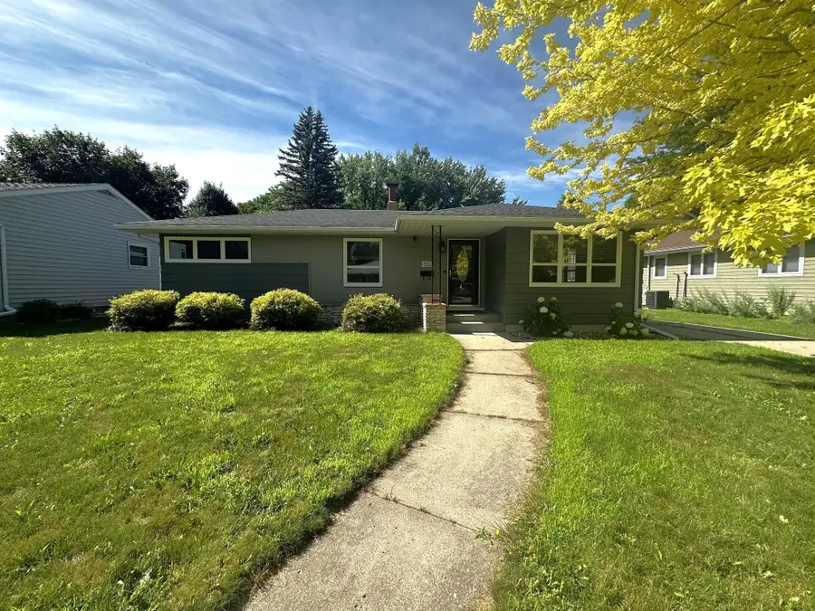 1002 Poplar Avenue, Marshall, MN 56258 - #2