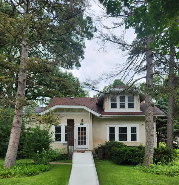 1434 Hythe Street, Saint Paul, MN 55108