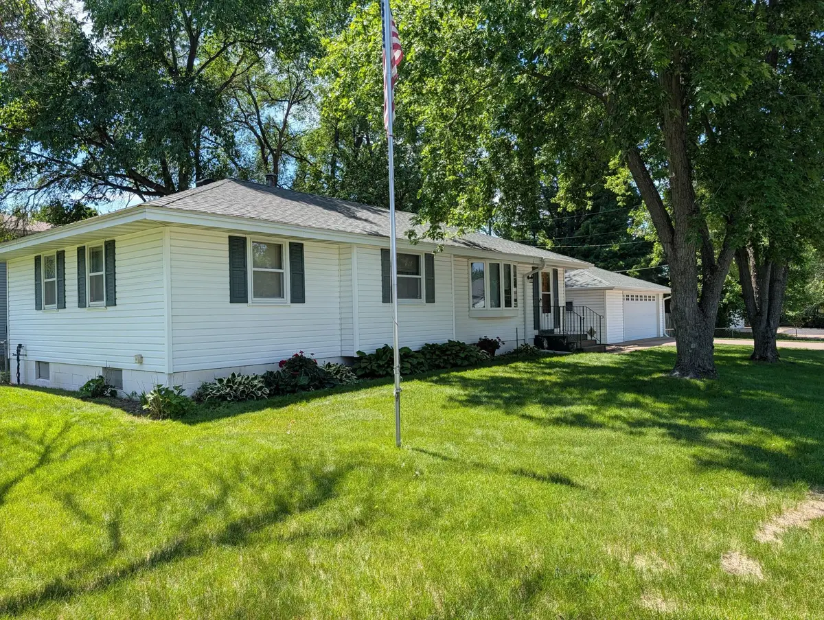160 109th Avenue Ne, Blaine, MN 55434 - #1