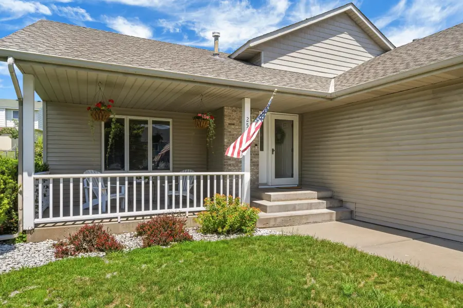 2537 Southcrest Avenue E, Maplewood, MN 55119 - #3