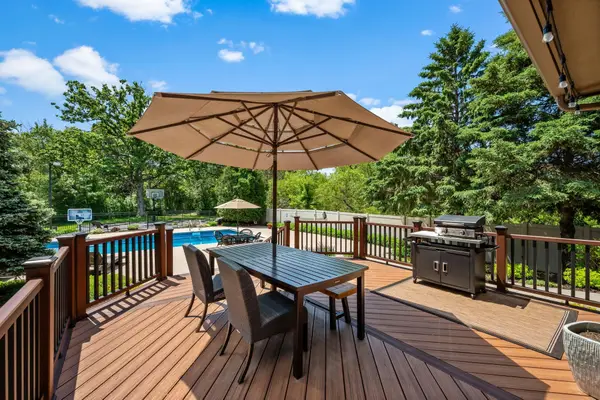 245 Luisa Court, Chaska, MN 55318