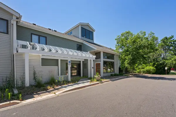 1372 Carling Drive #207, Saint Paul, MN 55108