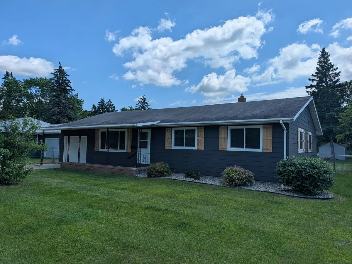215 Madison Avenue Sw, Wadena, MN 56482 - #1