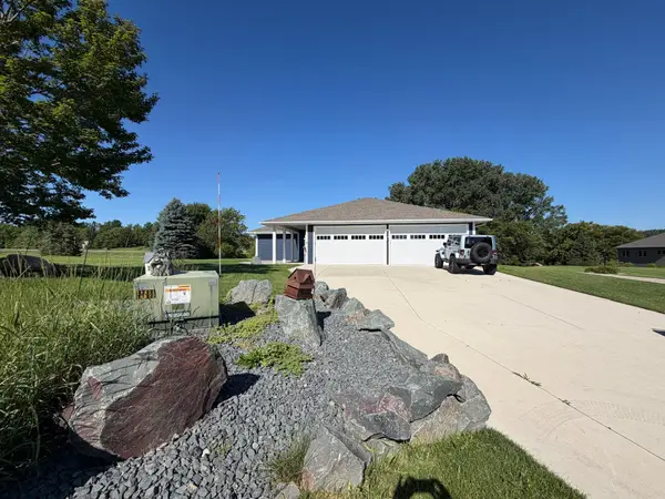 1740 Bay Oaks Drive, Albert Lea, MN 56007