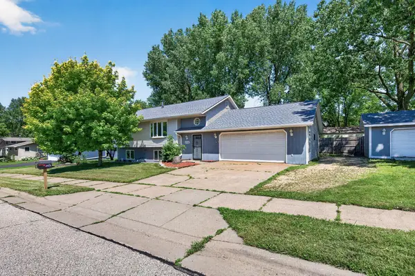 2709 Holloway Avenue E, North Saint Paul, MN 55109