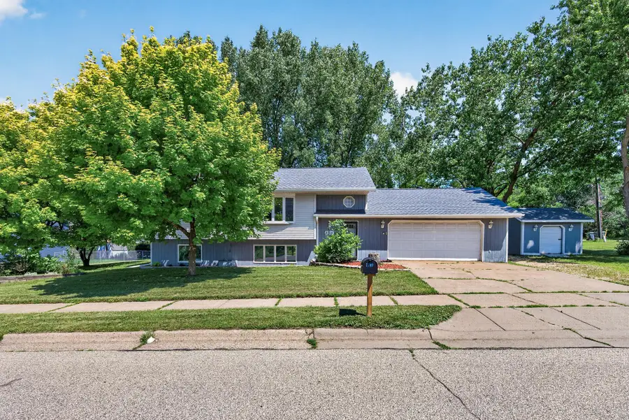 2709 Holloway Avenue E, North Saint Paul, MN 55109 - #3