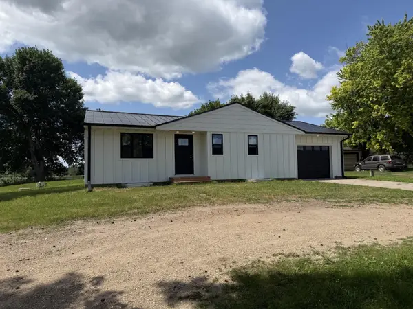 1050 Bluff Street Ne, Hutchinson, MN 55350