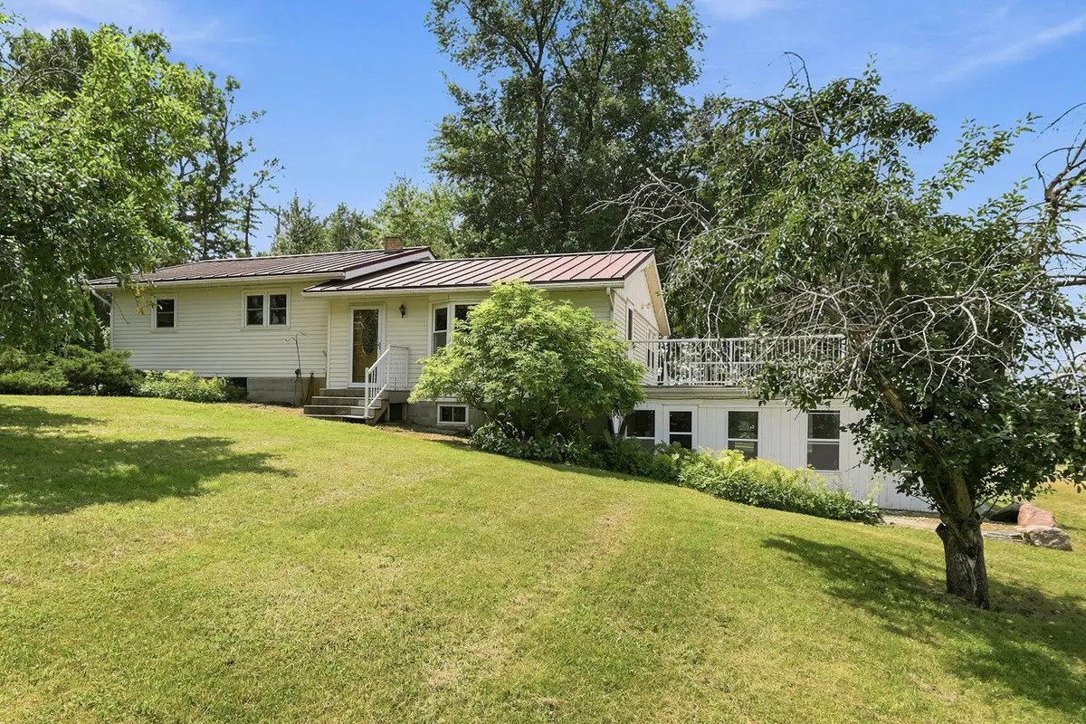 21126 210th Street, Hutchinson, MN 55350 - #1