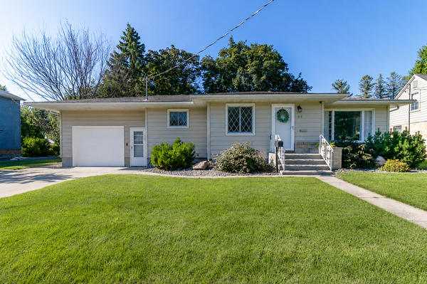312 9th Avenue Se, Waseca, MN 56093