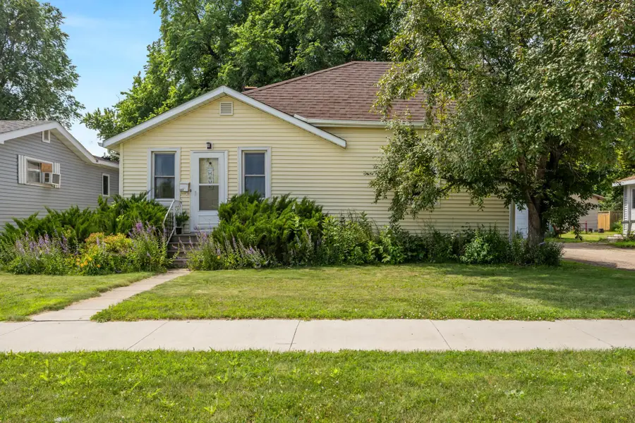 527 1st Street N, Wahpeton, ND 58075 - #2