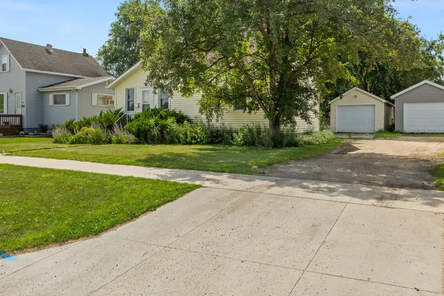 527 1st Street N, Wahpeton, ND 58075 - #3