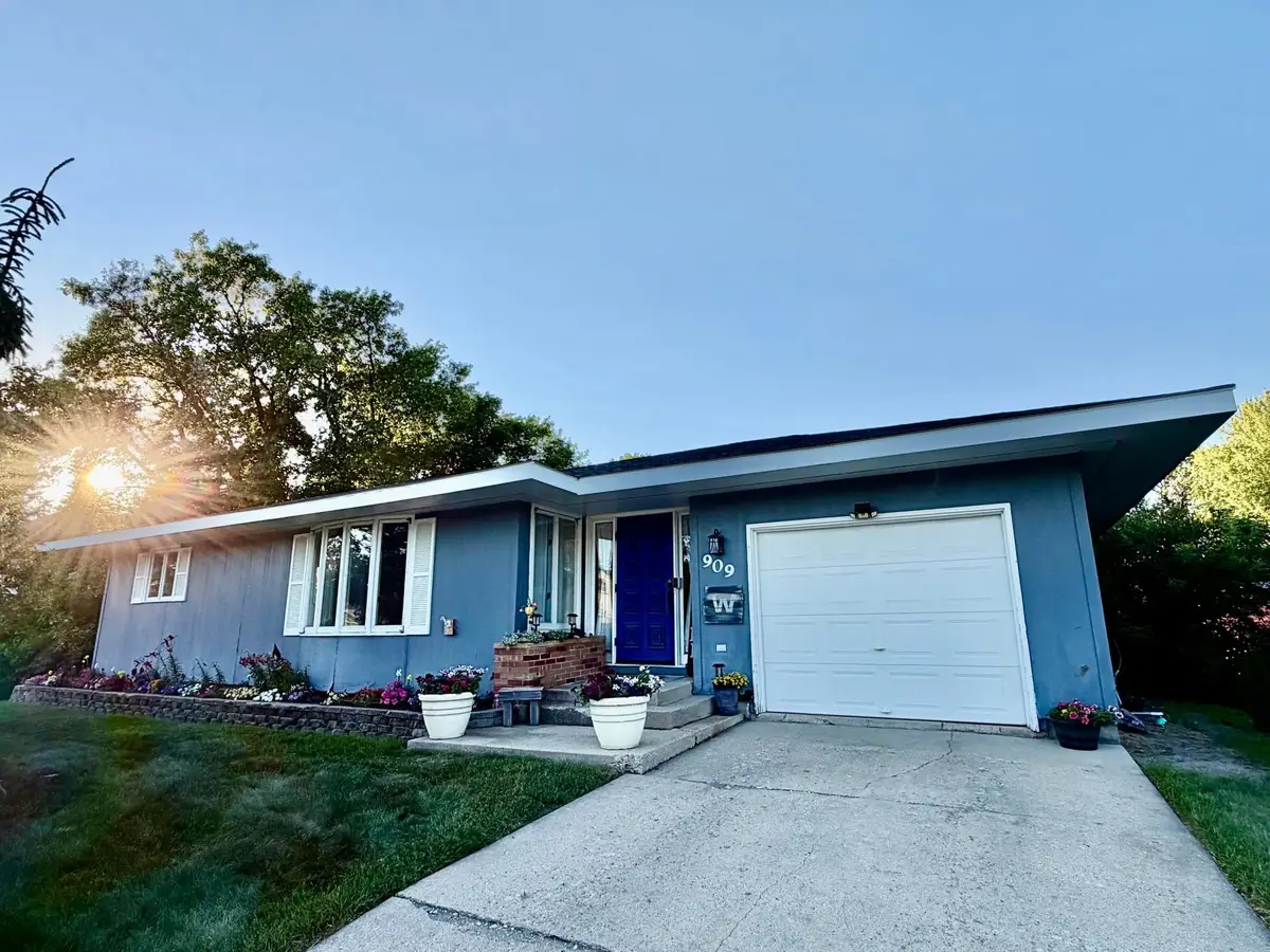 909 2nd Street Ne, Roseau, MN 56751 - #1