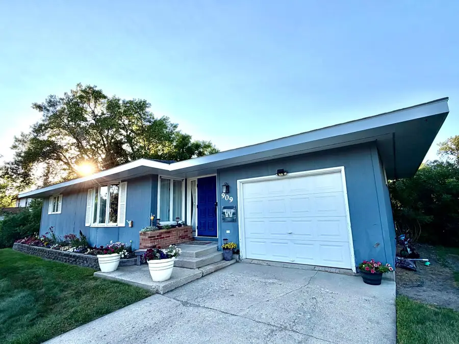 909 2nd Street Ne, Roseau, MN 56751 - #2