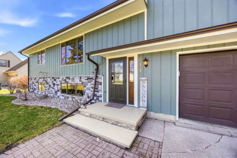 814 Craig Avenue Sw, Hutchinson, MN 55350 - #3