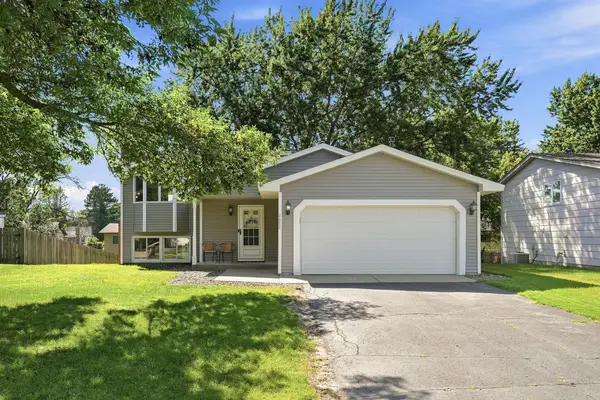2682 Guthrie Avenue N, Oakdale, MN 55128
