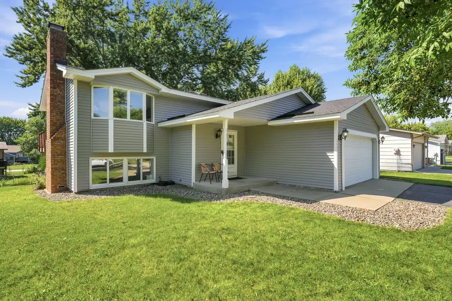 2682 Guthrie Avenue N, Oakdale, MN 55128 - #3