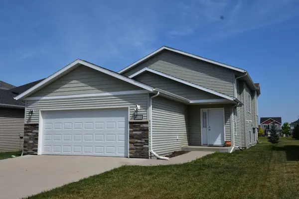 6105 61 Avenue S, Fargo, ND 58104