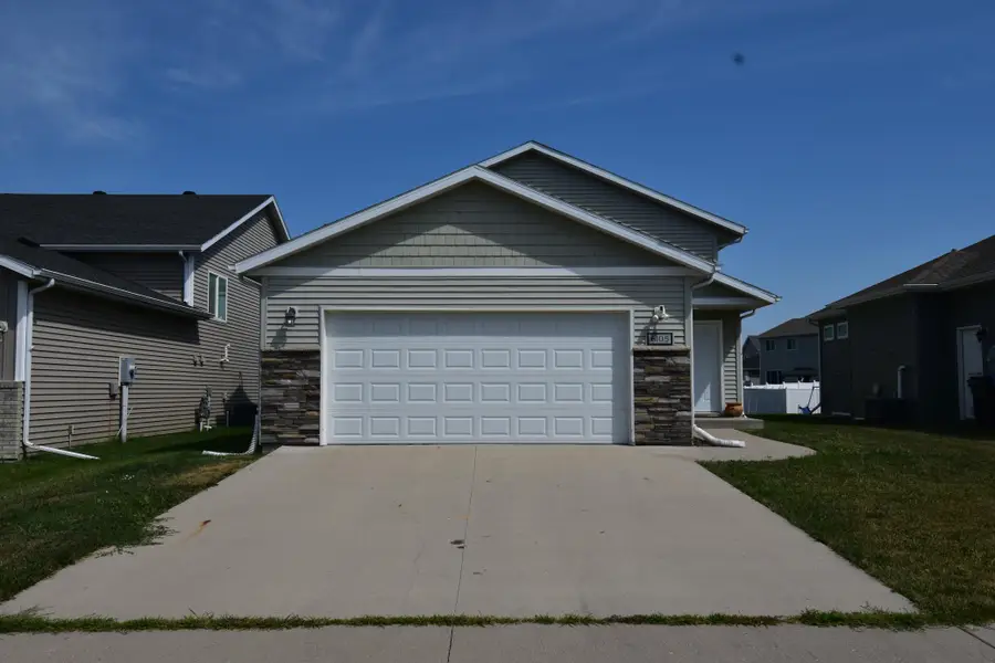 6105 61 Avenue S, Fargo, ND 58104 - #2