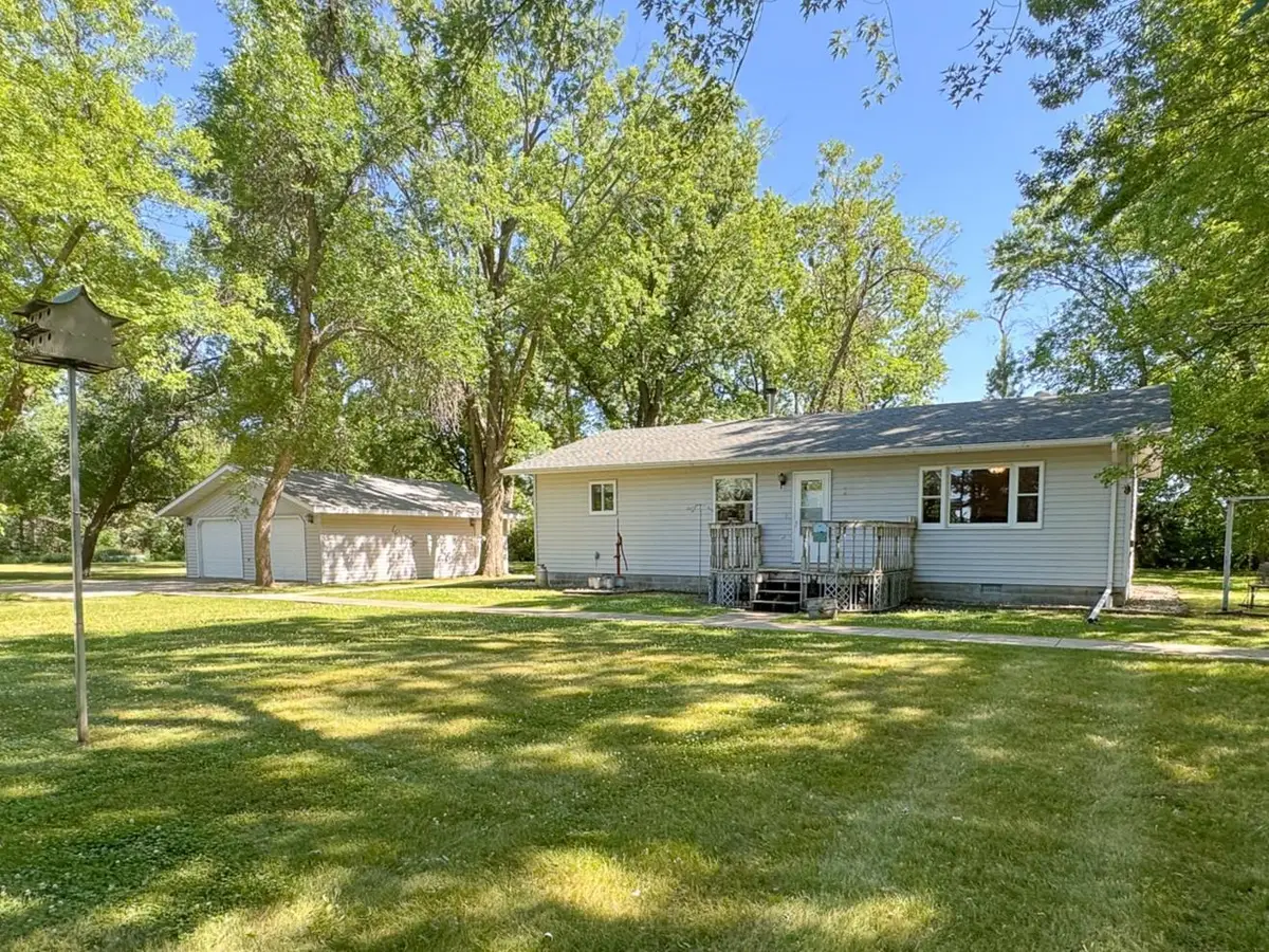 25 Broadway Avenue W, Milnor, ND 58060 - #1