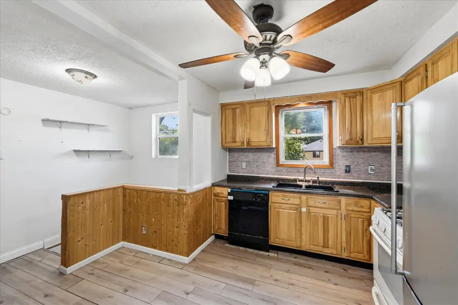 570 Ironton Street Ne, Fridley, MN 55432 - #3