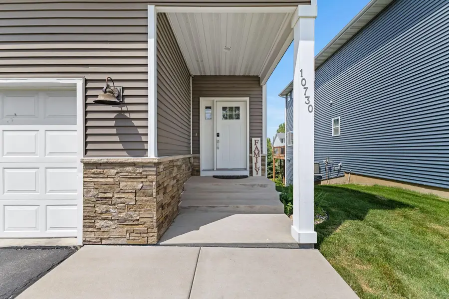 10730 Knollwood Lane, Woodbury, MN 55129 - #2