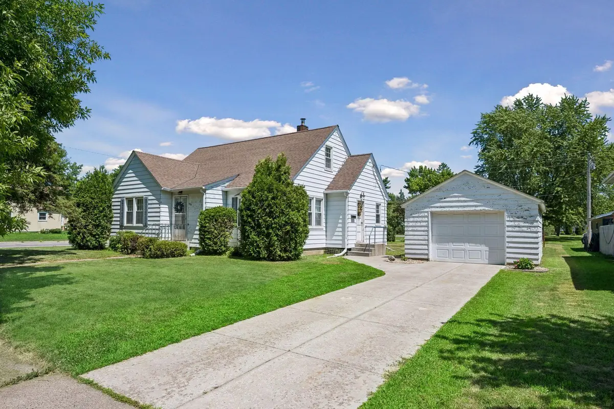 405 4th Avenue Se, Milaca, MN 56353 - #1