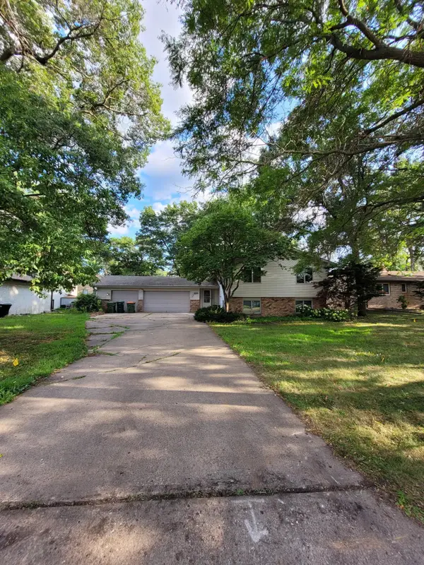 820 86th Lane Nw, Coon Rapids, MN 55433