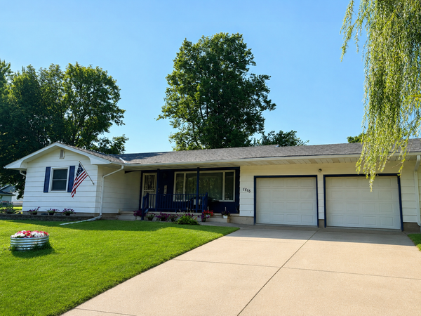 1516 Wellington Crescent, Faribault, MN 55021