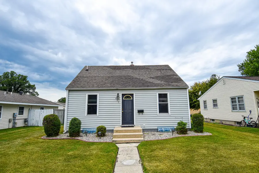417 Kendall Avenue S, Thief River Falls, MN 56701 - #2