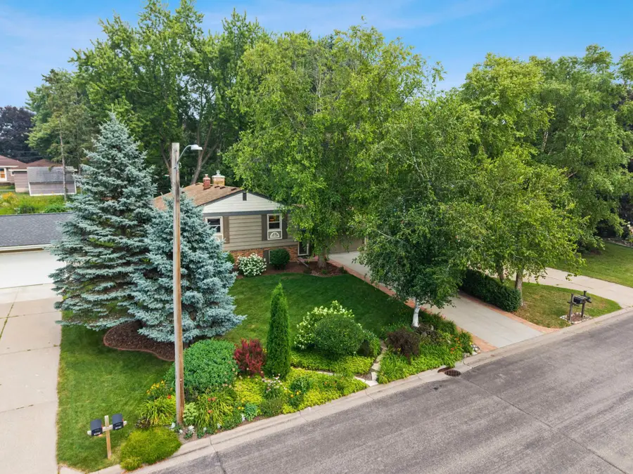 2824 Fernwood Street, Roseville, MN 55113 - #2