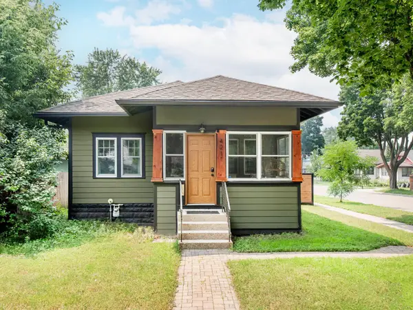 421 Snelling Avenue S, Saint Paul, MN 55105
