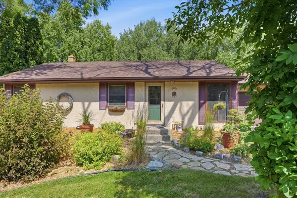 2686 Victoria Street N, Roseville, MN 55113
