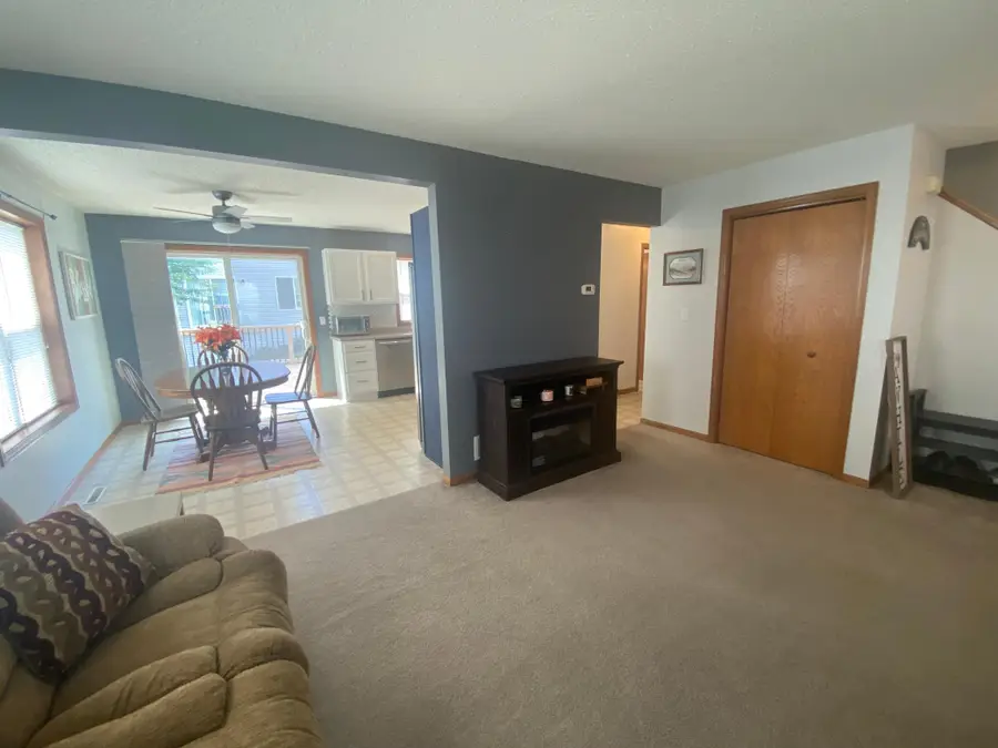 805 3rd Avenue Ne, Plainview, MN 55964 - #3