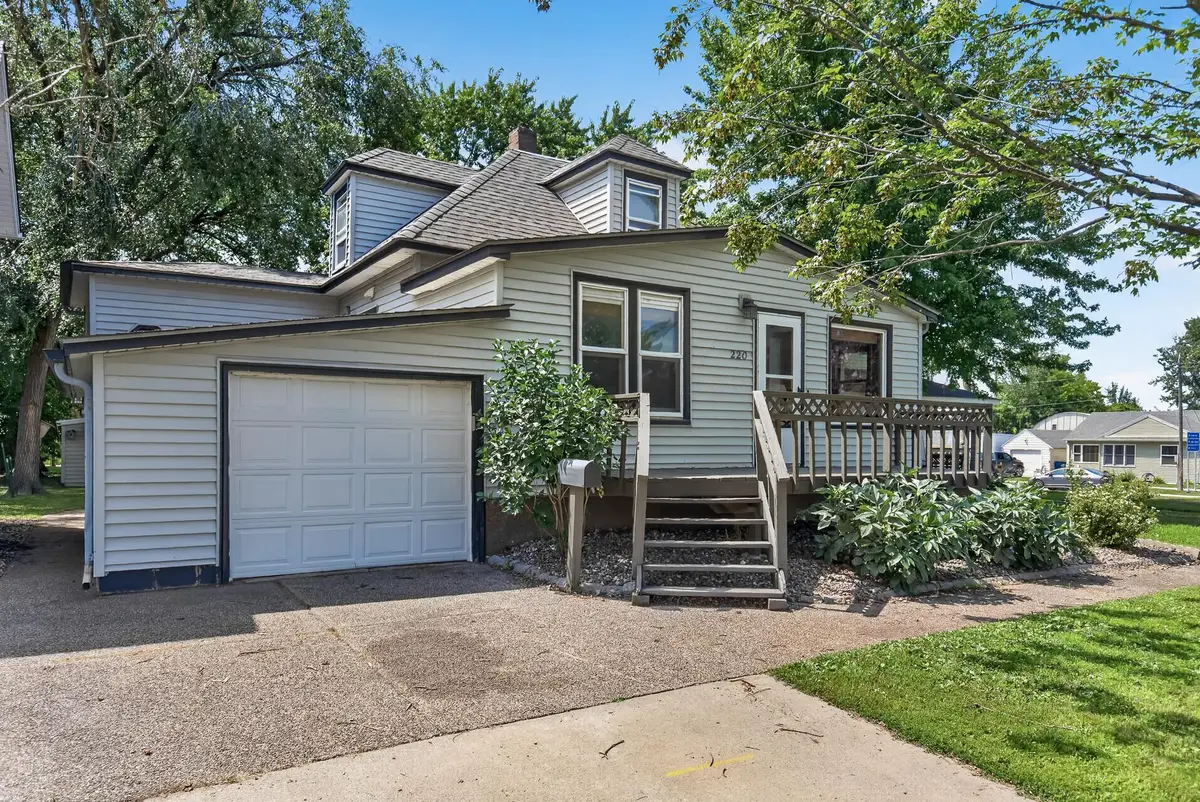 220 N Chestnut Street, Belle Plaine, MN 56011 - #1