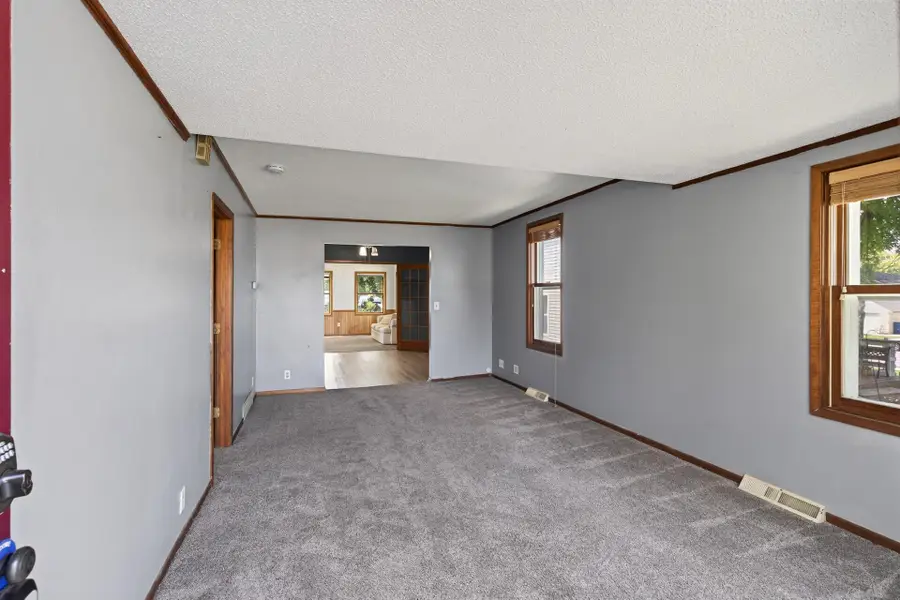 220 N Chestnut Street, Belle Plaine, MN 56011 - #2