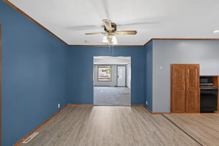 220 N Chestnut Street, Belle Plaine, MN 56011 - #3