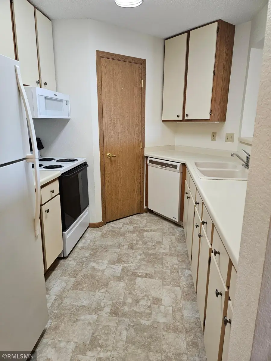 12575 Pleasant Avenue #305, Burnsville, MN 55337 - #2